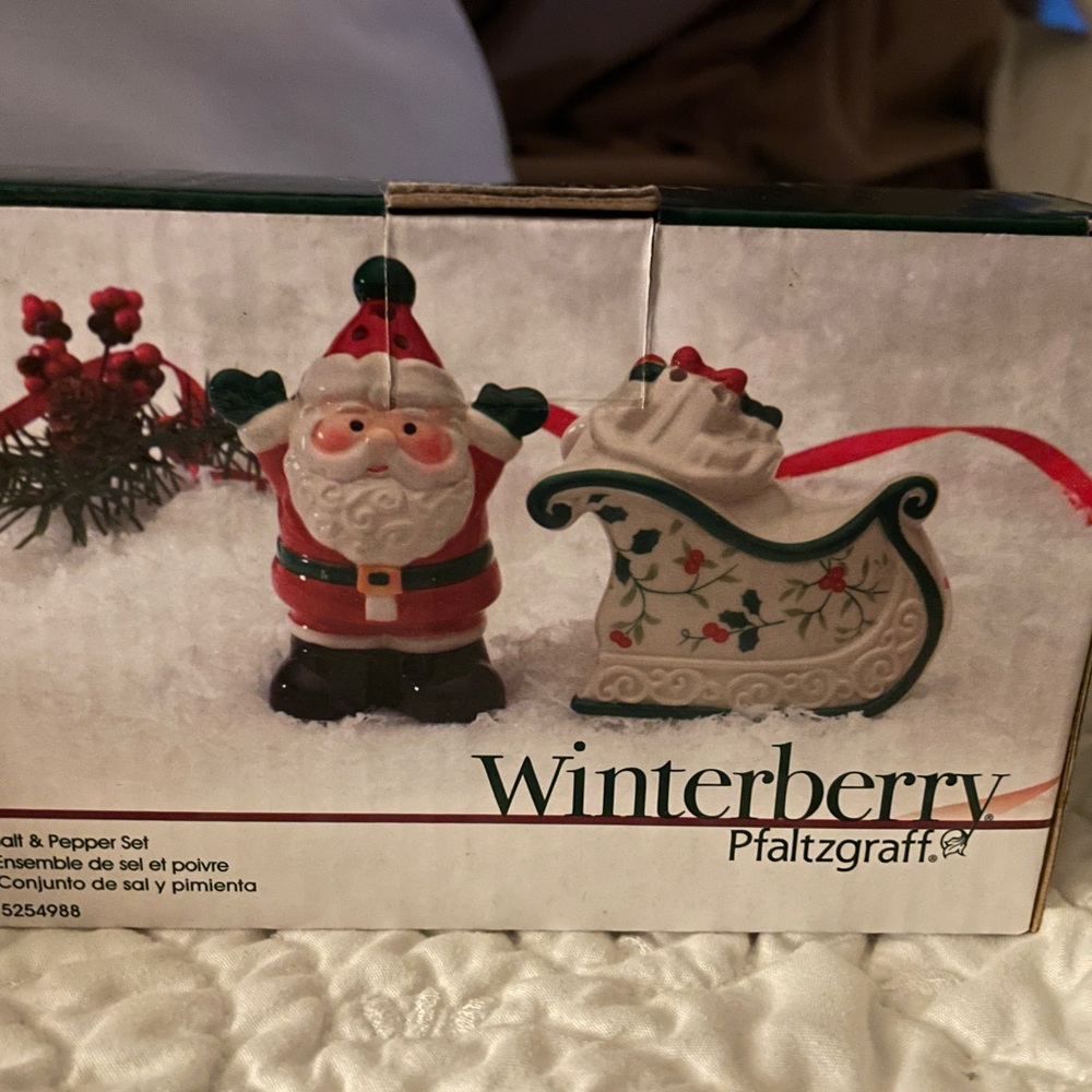 Pfaltzgraff Winterberry Santa and Sleigh Set - Red and Green salt and pepper